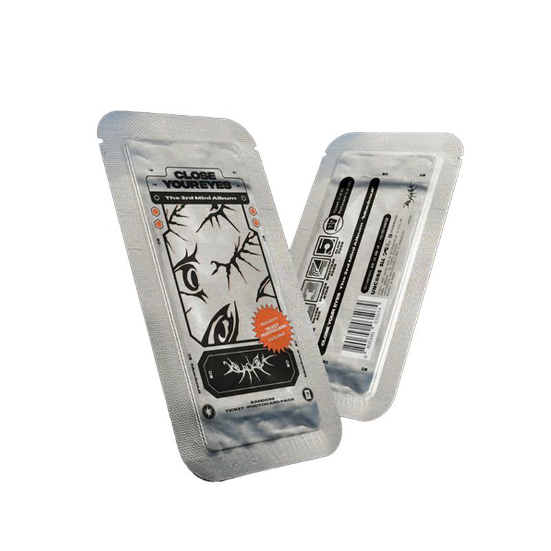 [VORBESTELLUNG] CLOSE YOUR EYES – Das 3. Mini-Album blackout (Ticketversion)