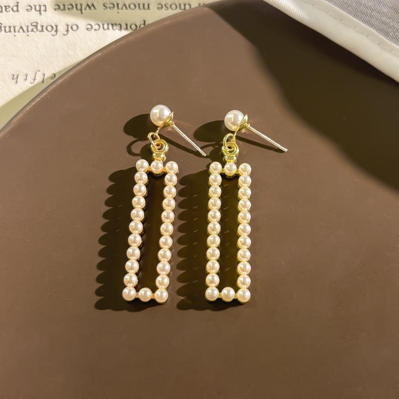 Amber Coffee French Retro Luxury Earrings - Women's Elegant Studs with Niche Design