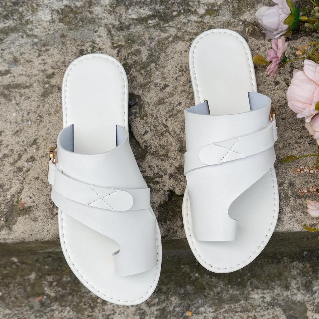 Fashion Women's Sandals 2025 New Comfortable Lightweight Flat Beach Slippers Toe Women's Fashionable Belt Buckle Decorative Flip Flops