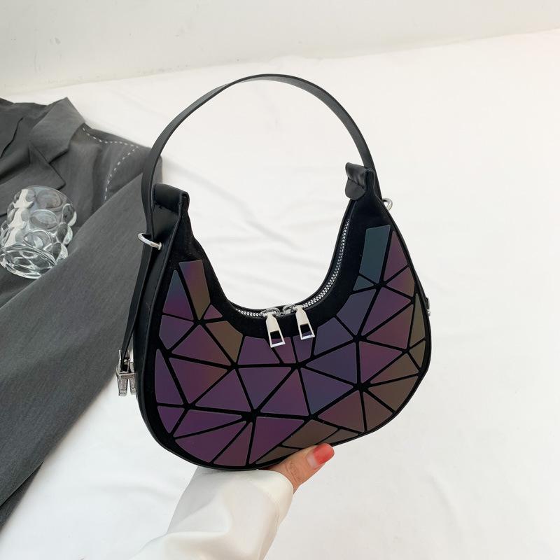 

Retro autumn bag women s personality beautiful new casual handbag simple crescent bag fashion trend shoulder bag разноцветный