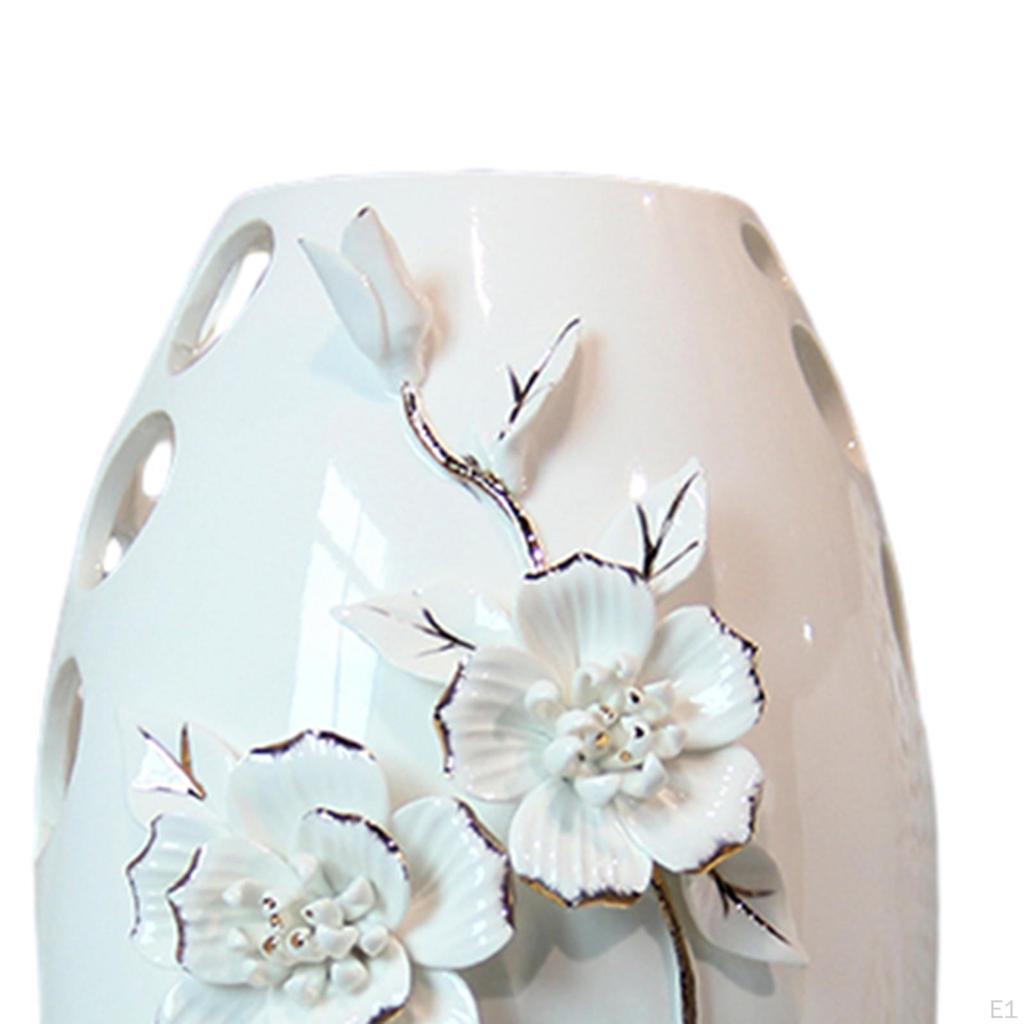Vasă elegantă din ceramică pentru decorarea interioară - design floral complicat