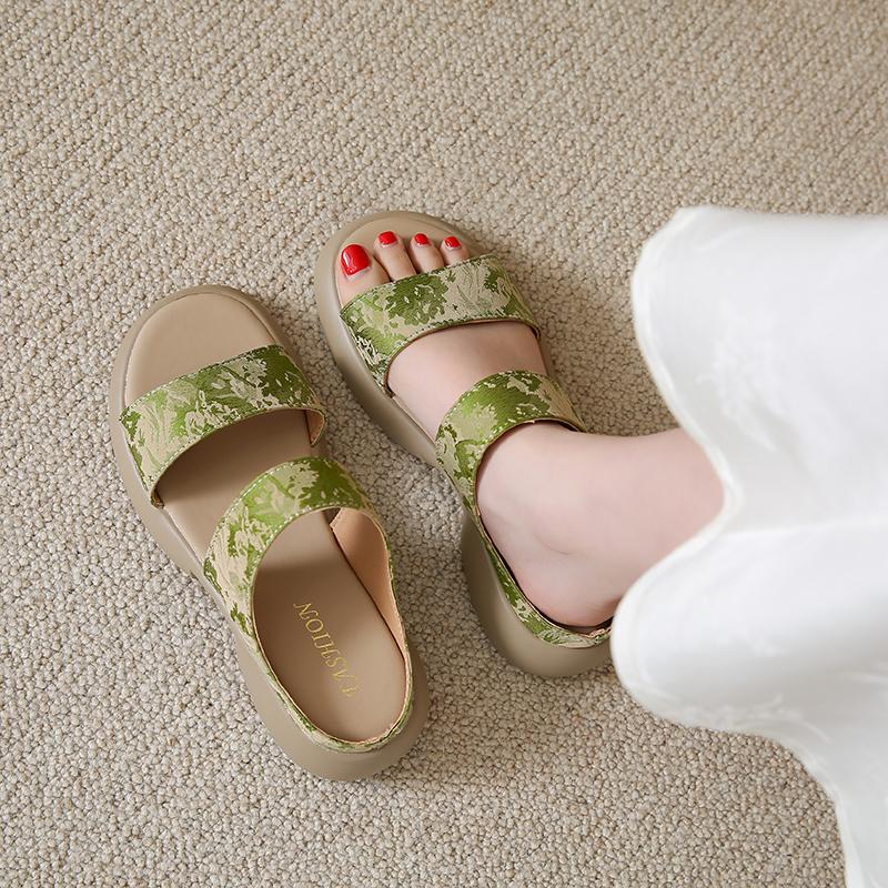 fashion Summer 2024Brand Women's Slippers Ladies Thick Sole Wide Face Casual Shoes Adult Soft Sole Beach Shoes Shoes for Women