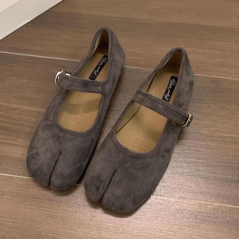 Fashion Brand Women Flats Soft Ballet Shoes Woman Slip On Loafers Soft Bottom Moccasins Tabi Ninja Women Casual Shoes Mujer Ladies Shoes