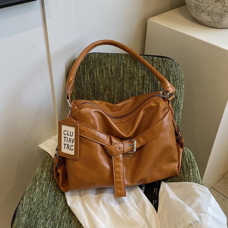 

Ретро Мотоциклетная Сумка Большой Вместимости 2025 Новая Повседневная Простая Сумка-Тоут на Плечо/Под Мышку для Поездок на Работу коричневый