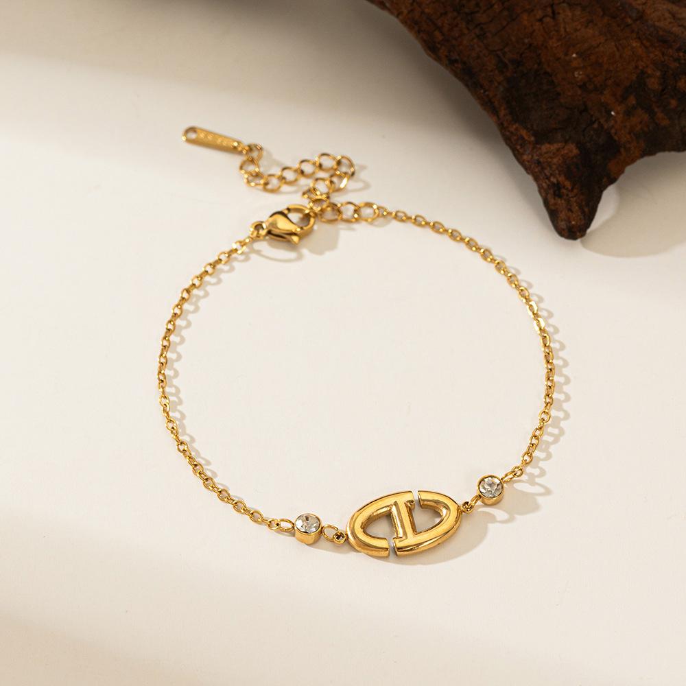 

Ювелирные изделия Дунгуань полые сращивания высококачественный браслет легкий роскошный универсальный женский