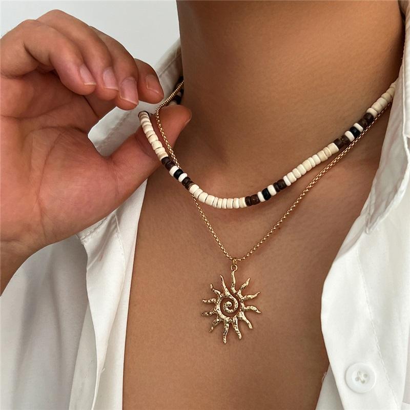 European And American Men's Necklace Beach Vacation Style Coconut Shell Beaded Light Luxury High-end Sun Pendant Clavicle Chain Jewelry