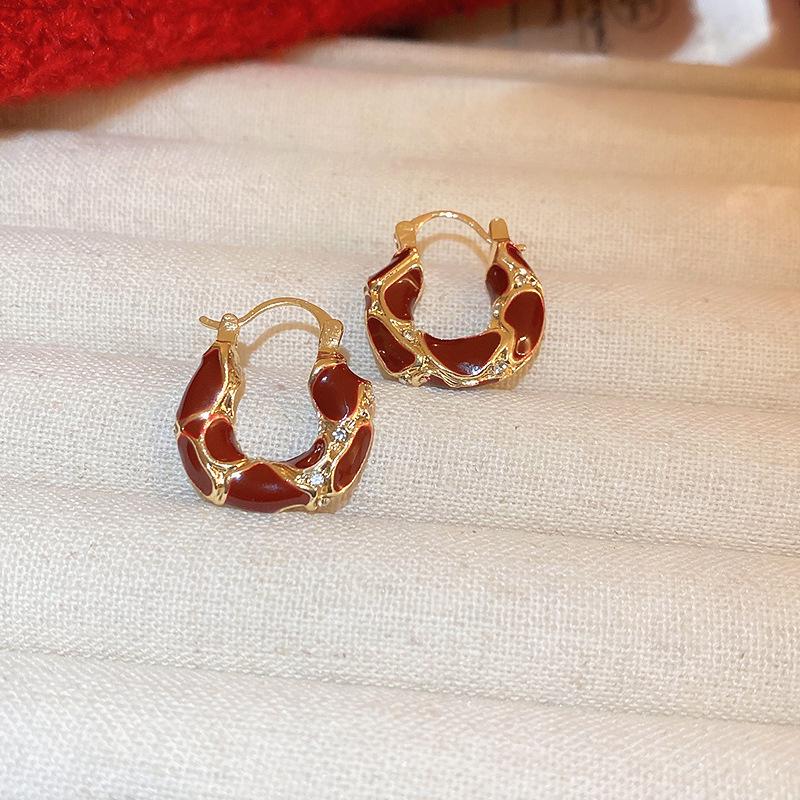 Zirkon Perlmutt Sunburst Ohrklemmen: Elegante, vielseitige Ohrringe für Frauen.