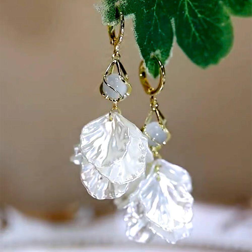 Simple and Exquisite Tassel Flower Shell Earrings for Women, High-end Niche Temperament Earrings, Fashion Matching Earrings