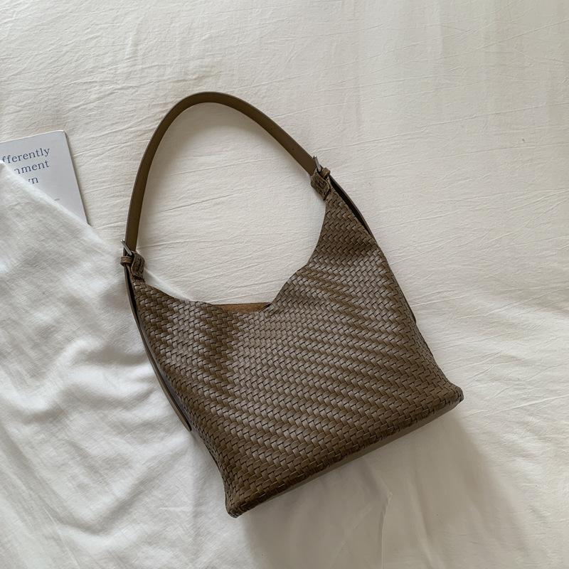 

2025 autumn new niche commuting large capacity casual texture temperament Korean woven underarm bag tote bag