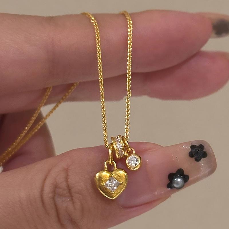 New In Cute and Exquisite Heart-shaped Necklaces Light Luxury Irregular Pendants Fashion Collarbone Chain Wedding Gift