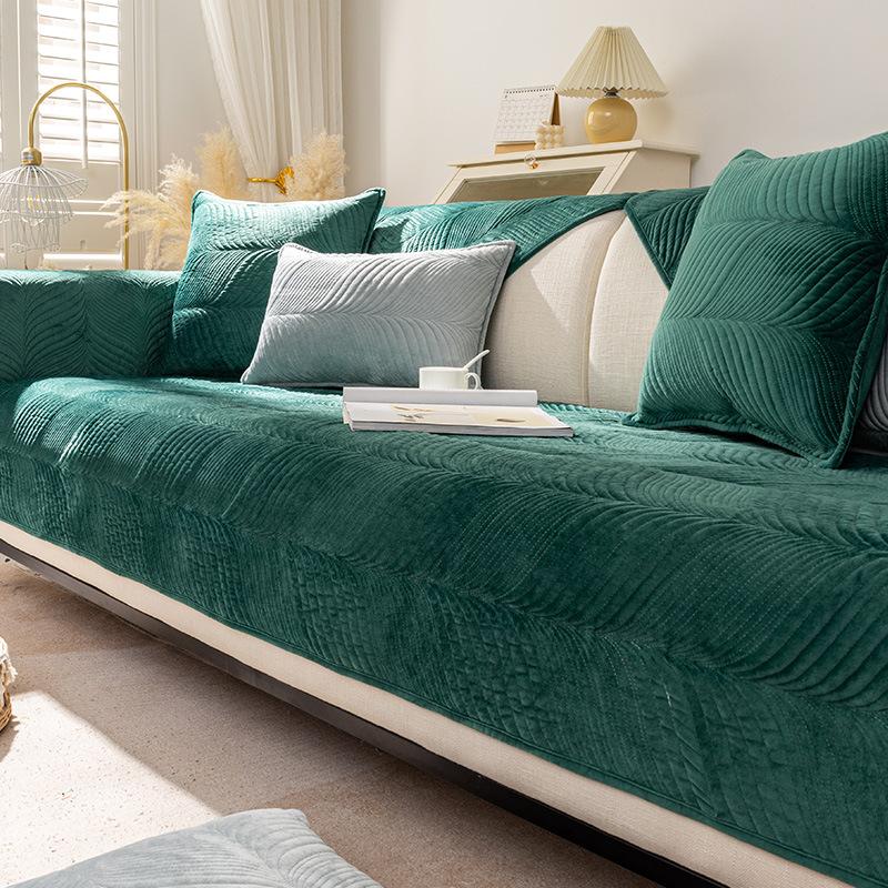 Light Luxury Plush Sofa Mat Winter Thickened Anti Slip and Dust Cover Cloth Solid Color Full Coverage Sofa Cover with Anti Cat Paw Towel