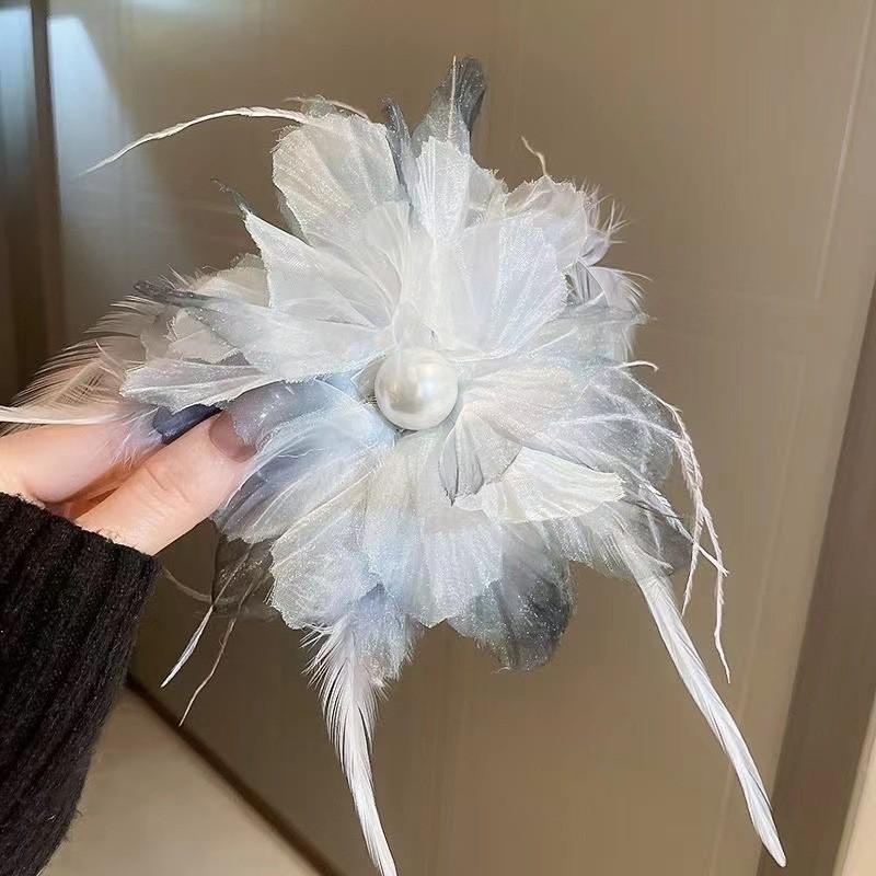 Elegant Feather High Ponytail Clip Hair Accessories for Women Fashion Peony Flower Grasping Clip Plastic Tassel Hair Accessories небесно-голубой
