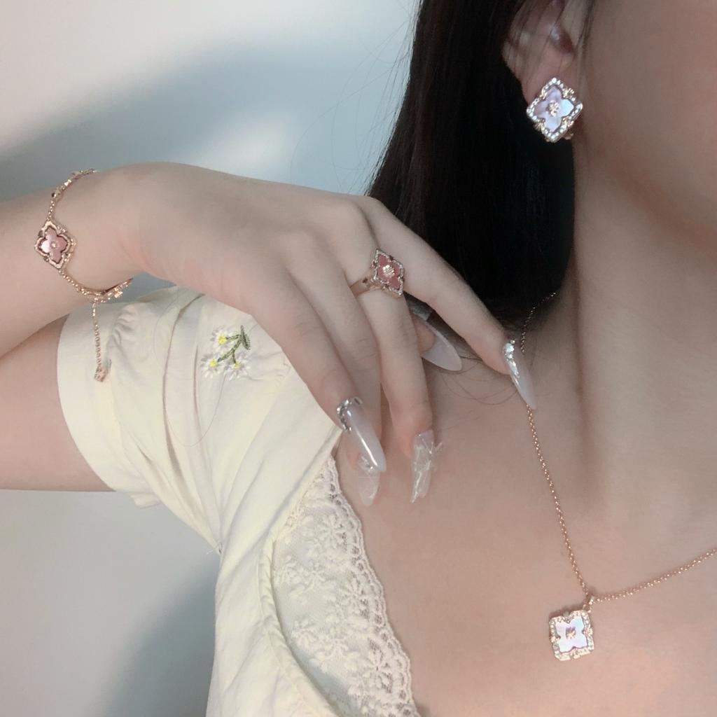 2026 Brushed Craft Bratti Natural Pink Fritillary Three Flowers Bracelet Female Diamond Clover Clavicle Chain