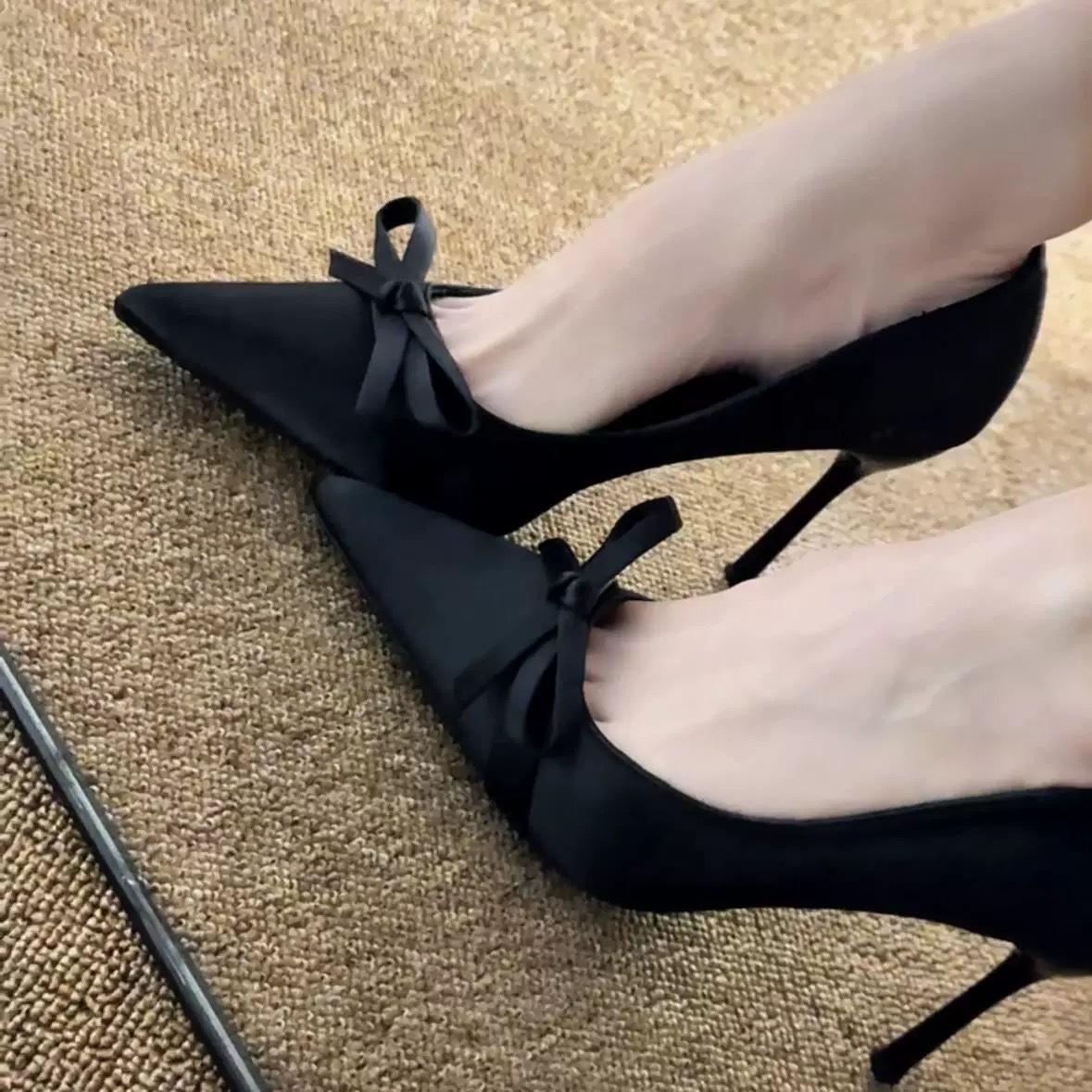 

2025 New Women s Exquisite Bow 9cm High Heels Pointed Tone Shallow Mouth Black Fine Heels Banquet Casual Women s Shoes 34