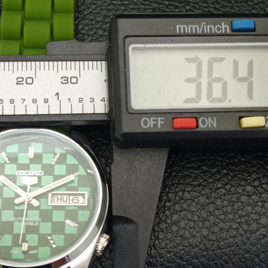 REFURBISHED AUTOMATIC SEIKO 5 MENS WATCH JAPAN MADE GREEN DIAL CUSTOM A440113-2 QV90-a440113