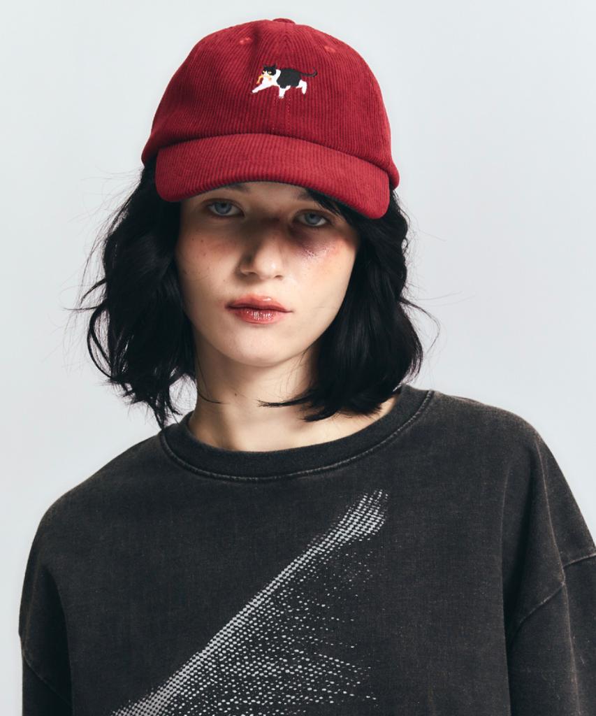 Keullaessikeulleob Tuxedo Cat Cap