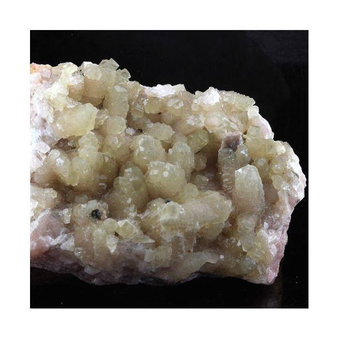 Pierres et Minéraux. Calcite. 363.5 ct. Luzy, Nièvre, France.