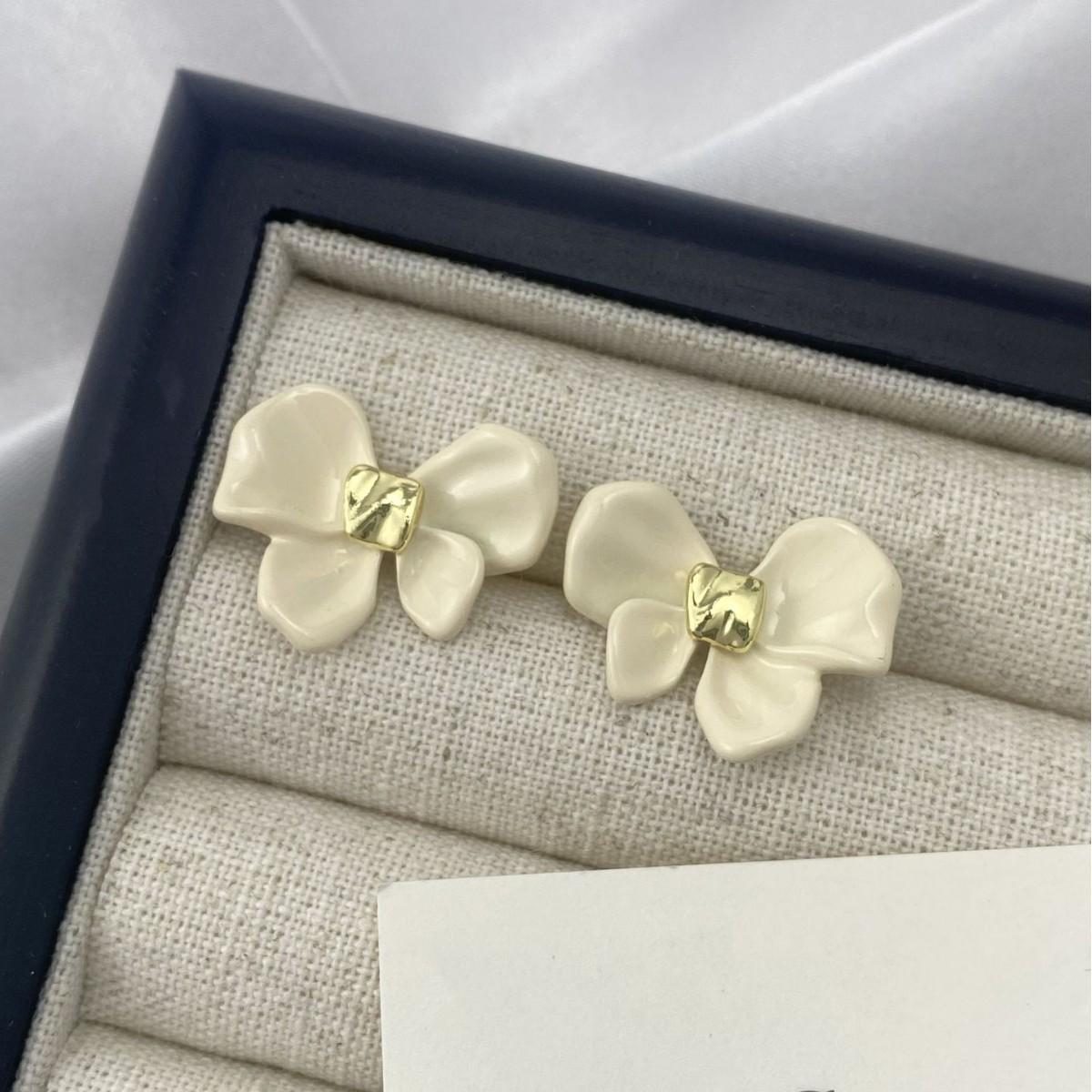 Milk White Bow Stud Earrings: Elegant, Sweet, and Versatile Design