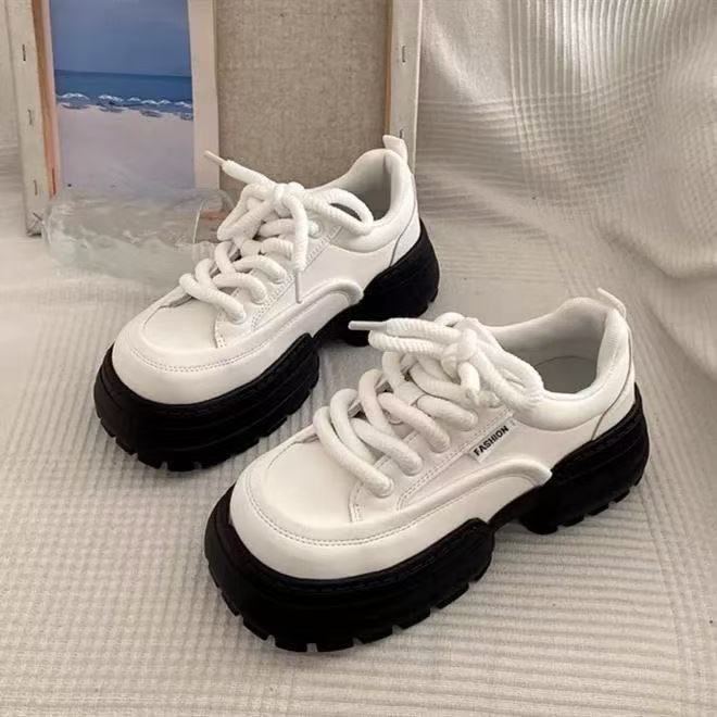 

Muffin versatile little white shoes women s spring and summer niche thick baseplate shoes new height-increasing casual sports shoes 35 белый