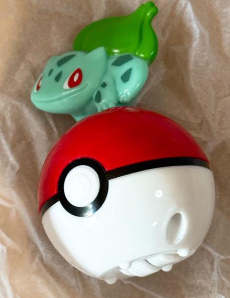 [USED] Bulbasaur Poké Ball Figure