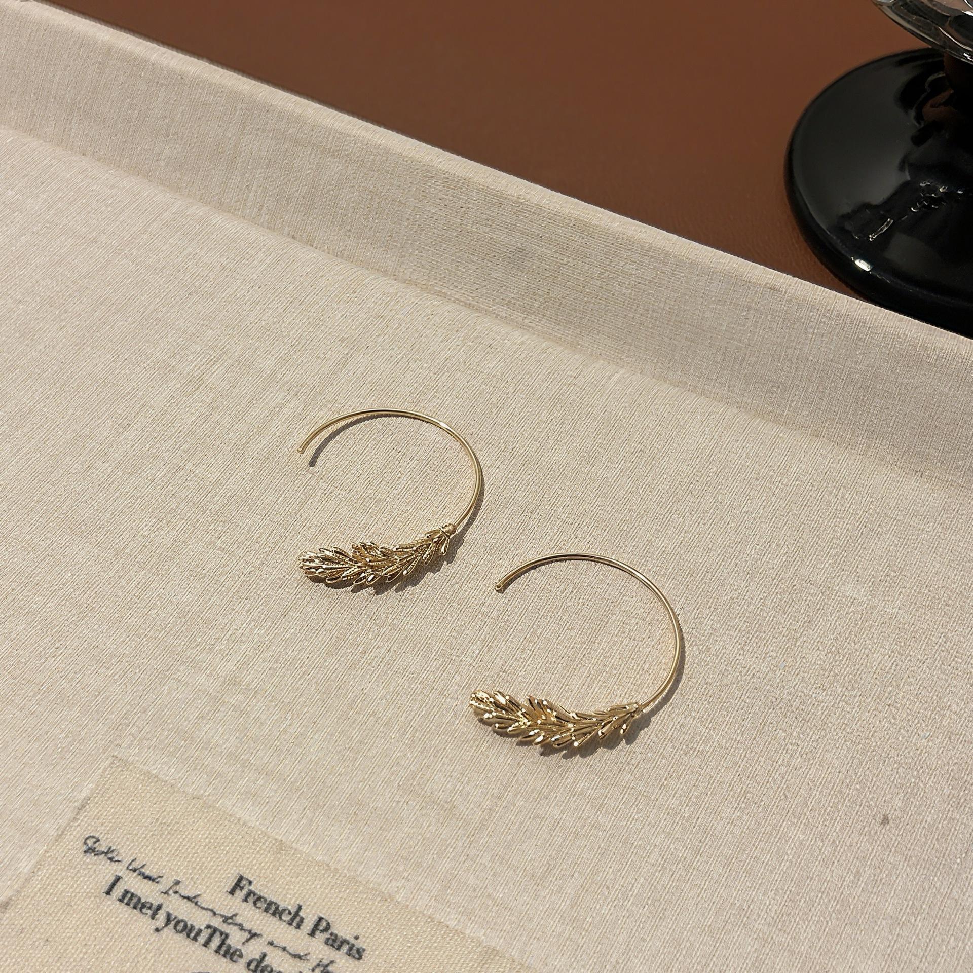 

Retro wheat earrings earrings for women s Meifei high-end simple ins gold earrings design sense