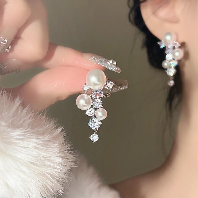 Würziges Mädchen Ohrklemme & Ohrstecker Set: Nischen-Kalter Stil für Frauen, Herbst/Winter 2023