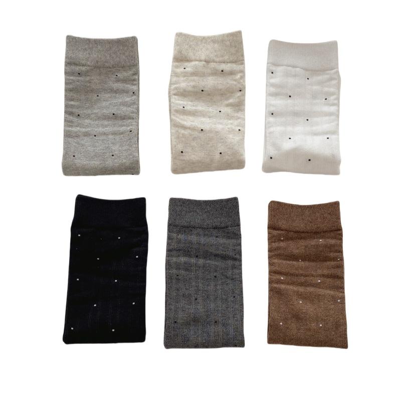Chaussettes mi-mollet d'automne et d'hiver pour femmes à pois chaussettes pour femmes chaussettes en pile sans couture chaussettes en coton