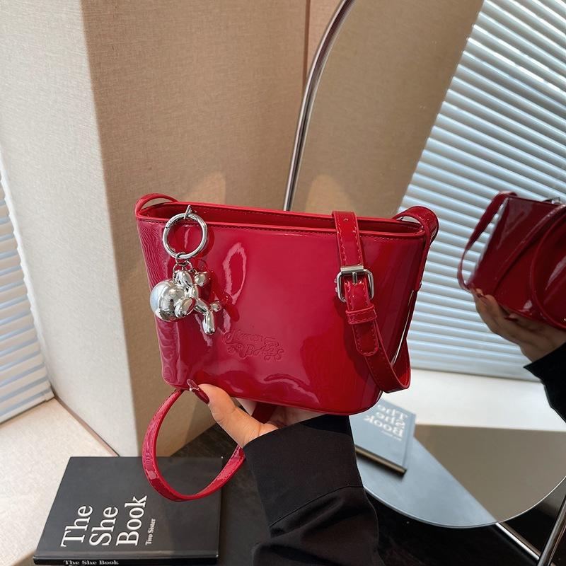 

Модная маленькая сумка подмышку женская новая глянцевая сумка-ведро универсальная простая на плечо мессенджер сумка для мобильного телефона красный