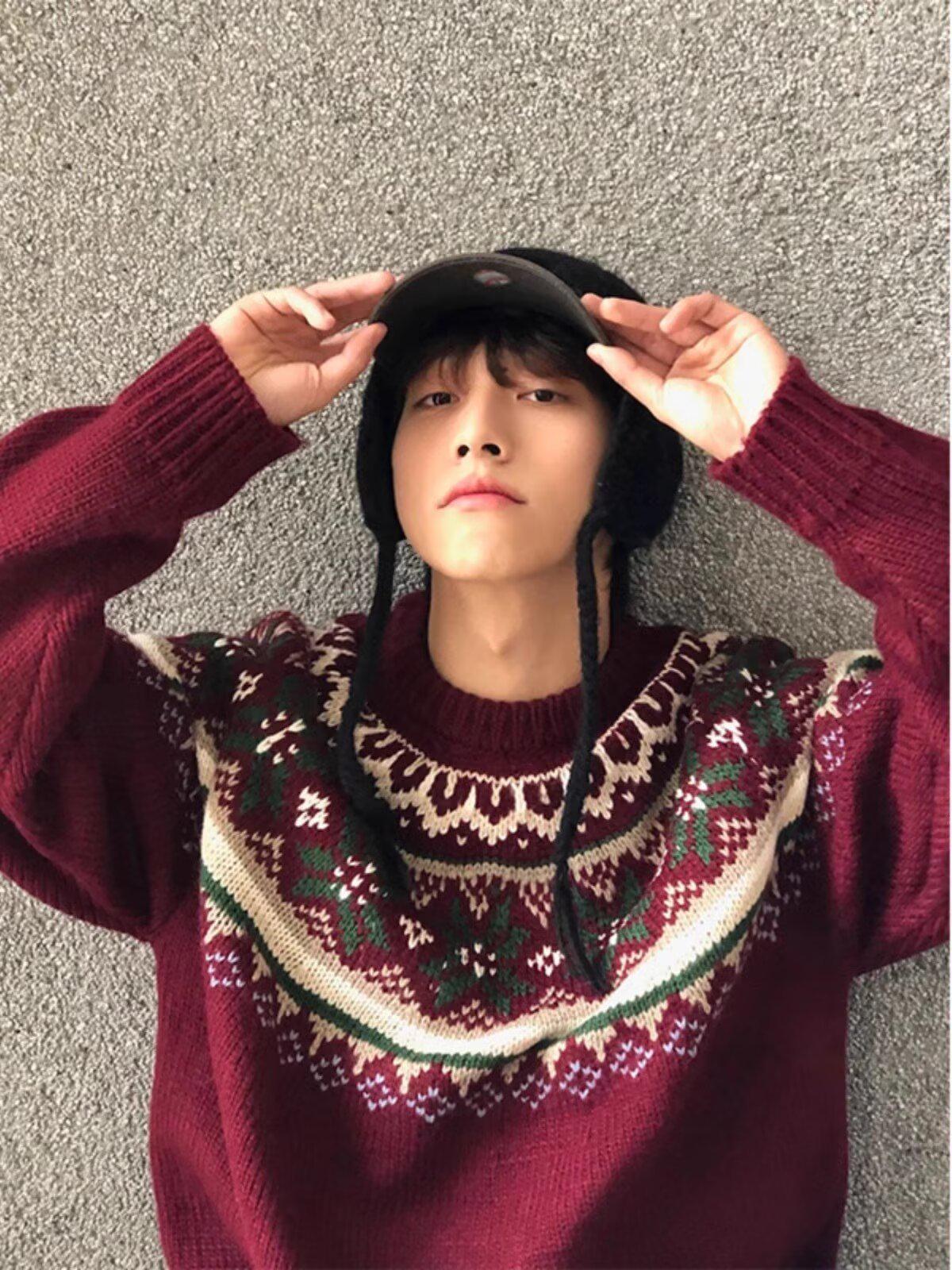 Унисекс Красный жаккардовый вязаный свитер в скандинавском стиле - Уютный рождественский и зимний тренд Medium