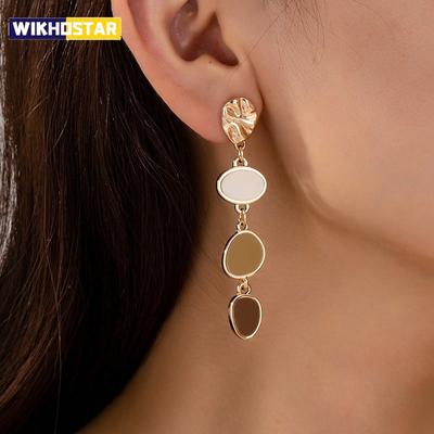 A Pair of Trendy Casual Fashion Oil-Drip Elegant and Versatile Women's Earrings