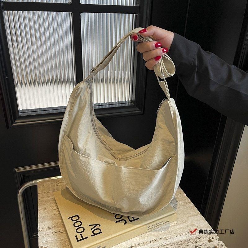 Waterproof Nylon Cloth Bag Messenger Bag New Versatile Dumpling Bag Simple Large Capacity Student Class Shoulder Bag