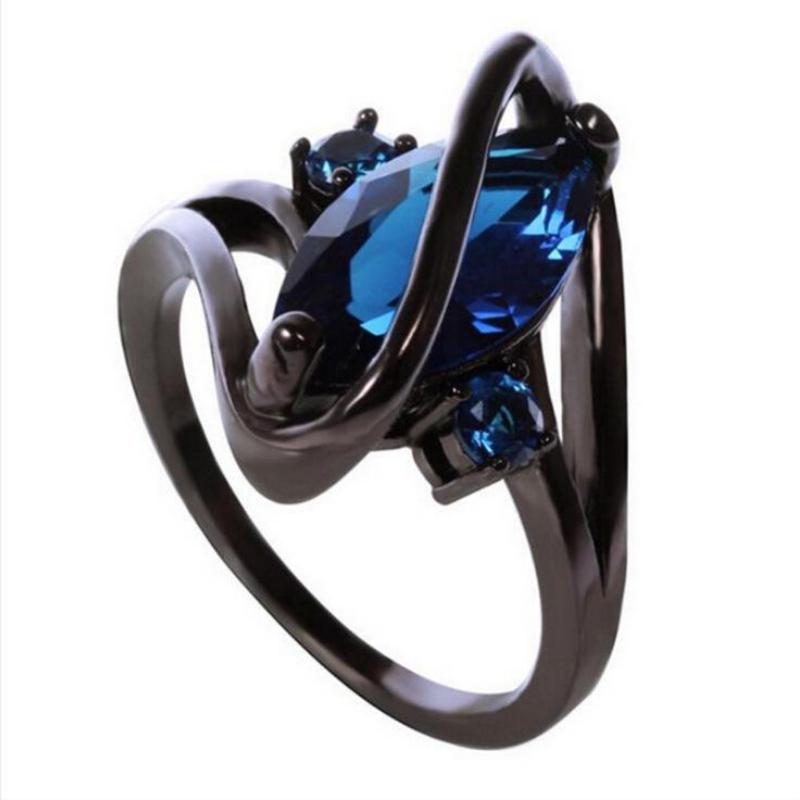 Unisex Diamond-Inlaid Ring Black Gold Horse Eye S-Shaped Ring Retro Minimalist Crystal Hand Accessories