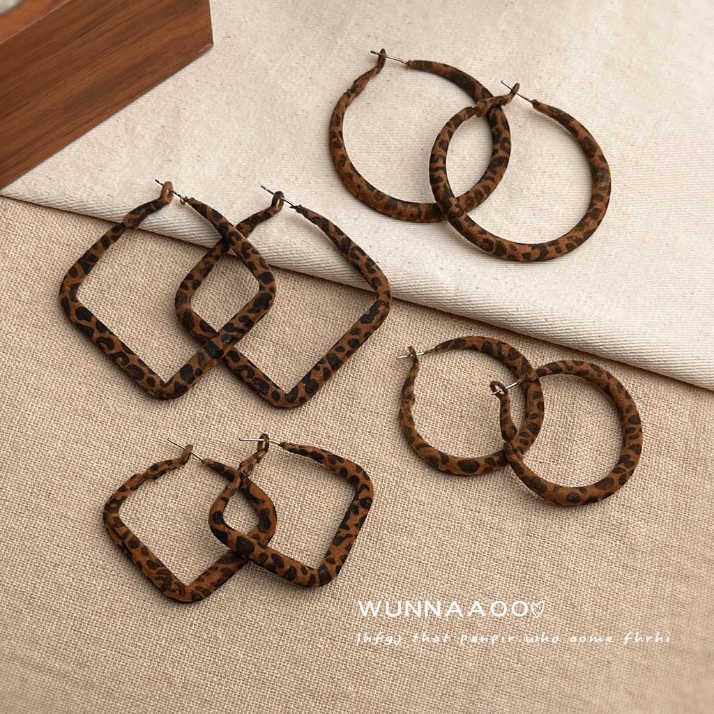 Hot in autumn and winter, leopard print flocking exaggerated wind geometric earrings, needle explosive earrings