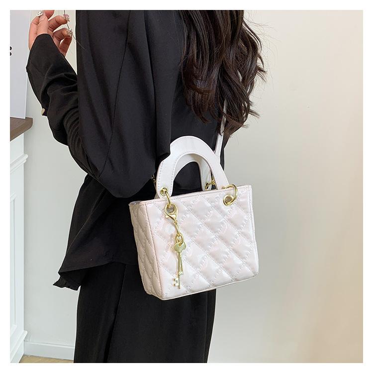 Trendy Diamond Quilted Faux Leather Shoulder Bag for Women Korean Style Fashionable Crossbody Square Purse