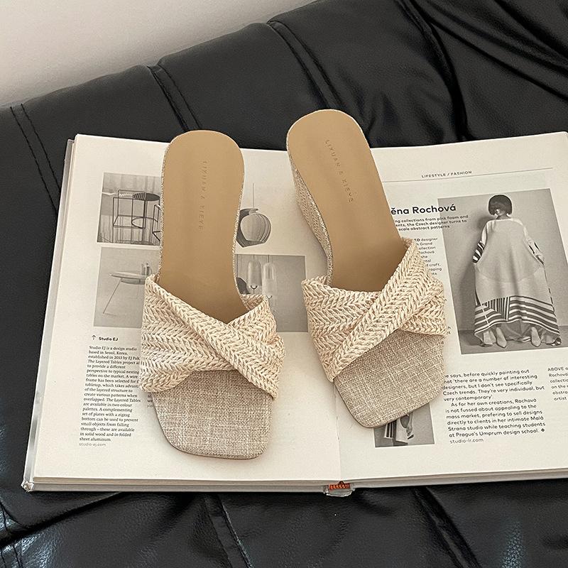 Fashion versatile retro woven pleated cover toe slope heel slippers girls summer new with skirt thick bottom cool slippers