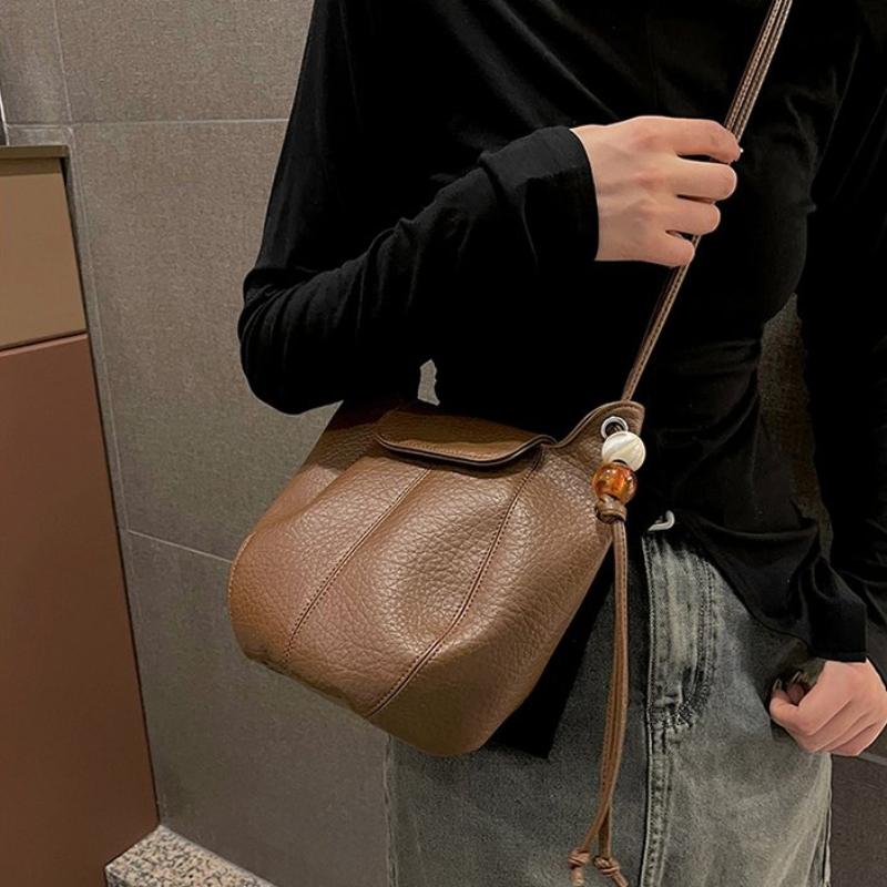 Bucket Type Solid Pu Sewing Thread Crossbody Bags 2024 Hot Sale New Soft Flap Pocket Bags Interior Compartment Women'S Handbags