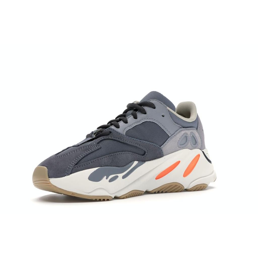 Adidas Yeezy Boost 700 Magnet Unisex Sneakers Grey FV9922