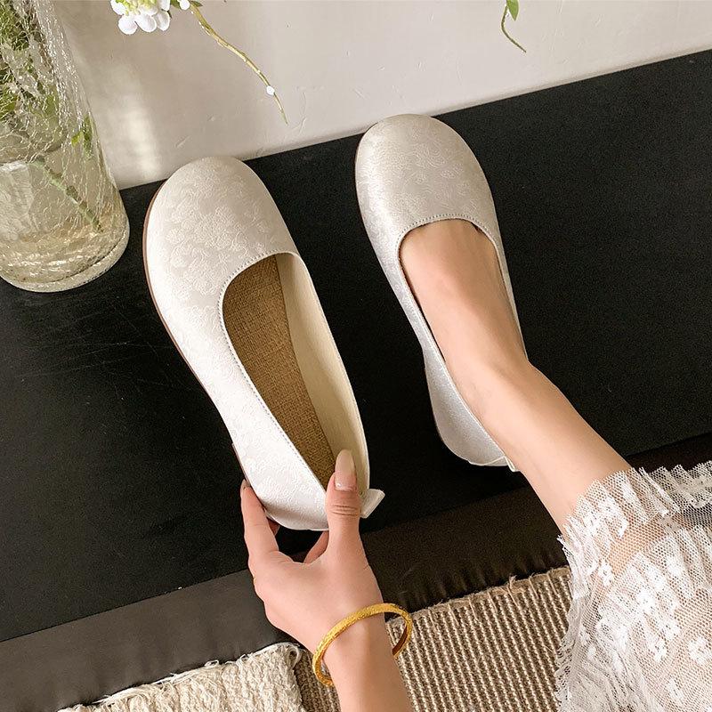 ladyshoes women's autumn flats soft leather 2025 new round head shallow mouth single shoes French soft sole grandma shoes Doudou shoes women
