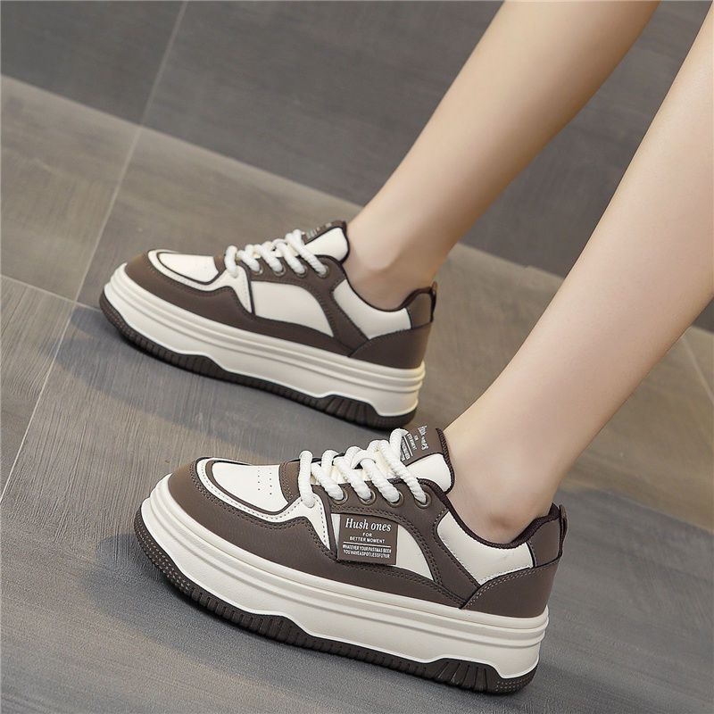 Små hvite damesko vår- og høstsko allsidige sko med tykk såle høydeøkende sportssko for damer