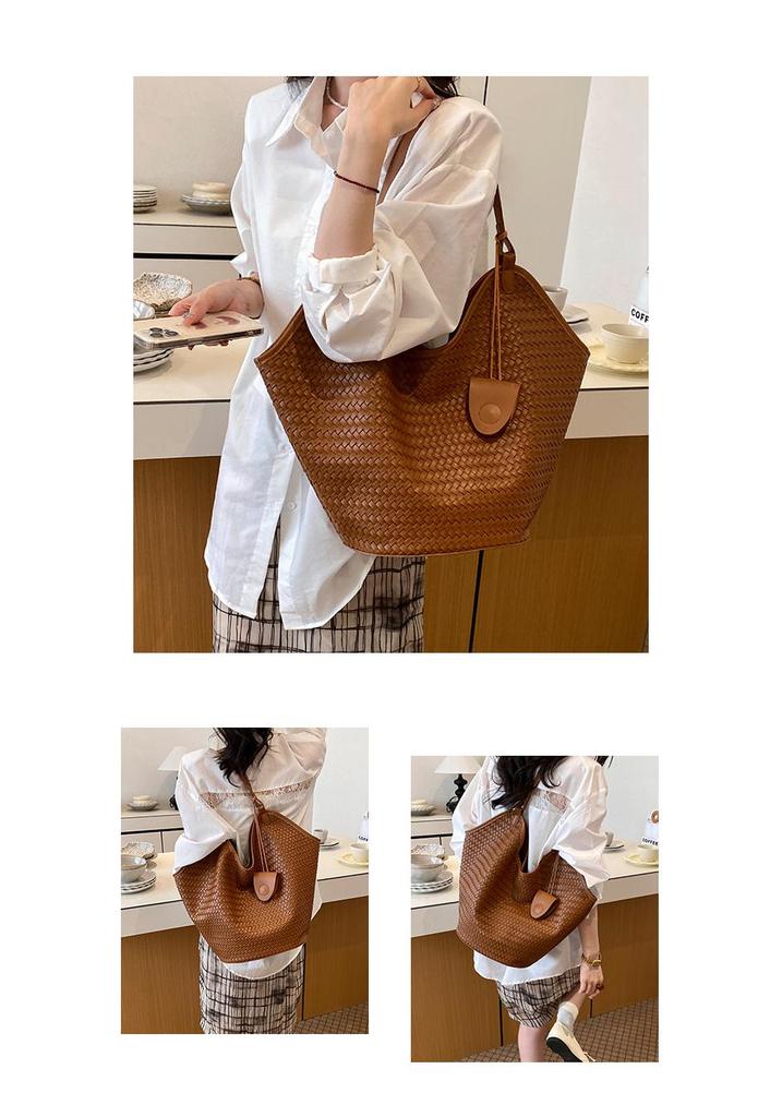 2026 Autumn Korean Woven Texture Bucket Bag - Trendy Large Capacity Shoulder Bag for Women and Kids