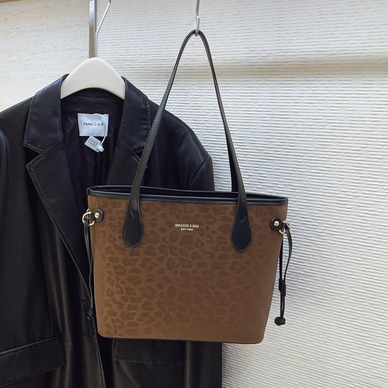 Large-capacity Bag Women's New Versatile Leopard Print Shoulder Armpit Bag Casual Work Commuter Tote Bag