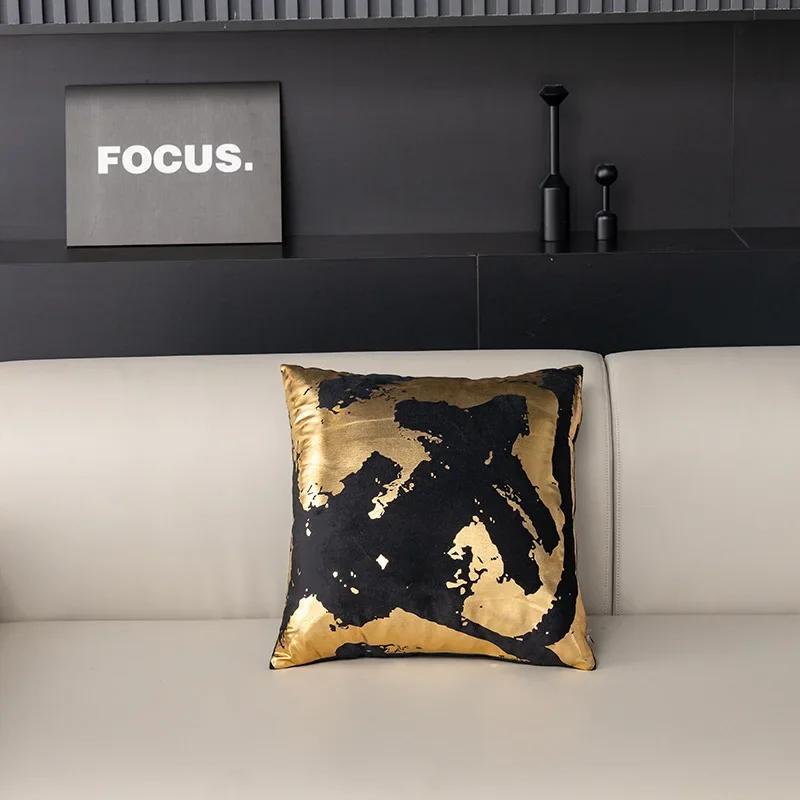 2pcs 45*45cm Nordic Luxury Hot Stamping Pillowcases Gold Patterned Short Plush Pillowslip White and Black Square Pillow Cover