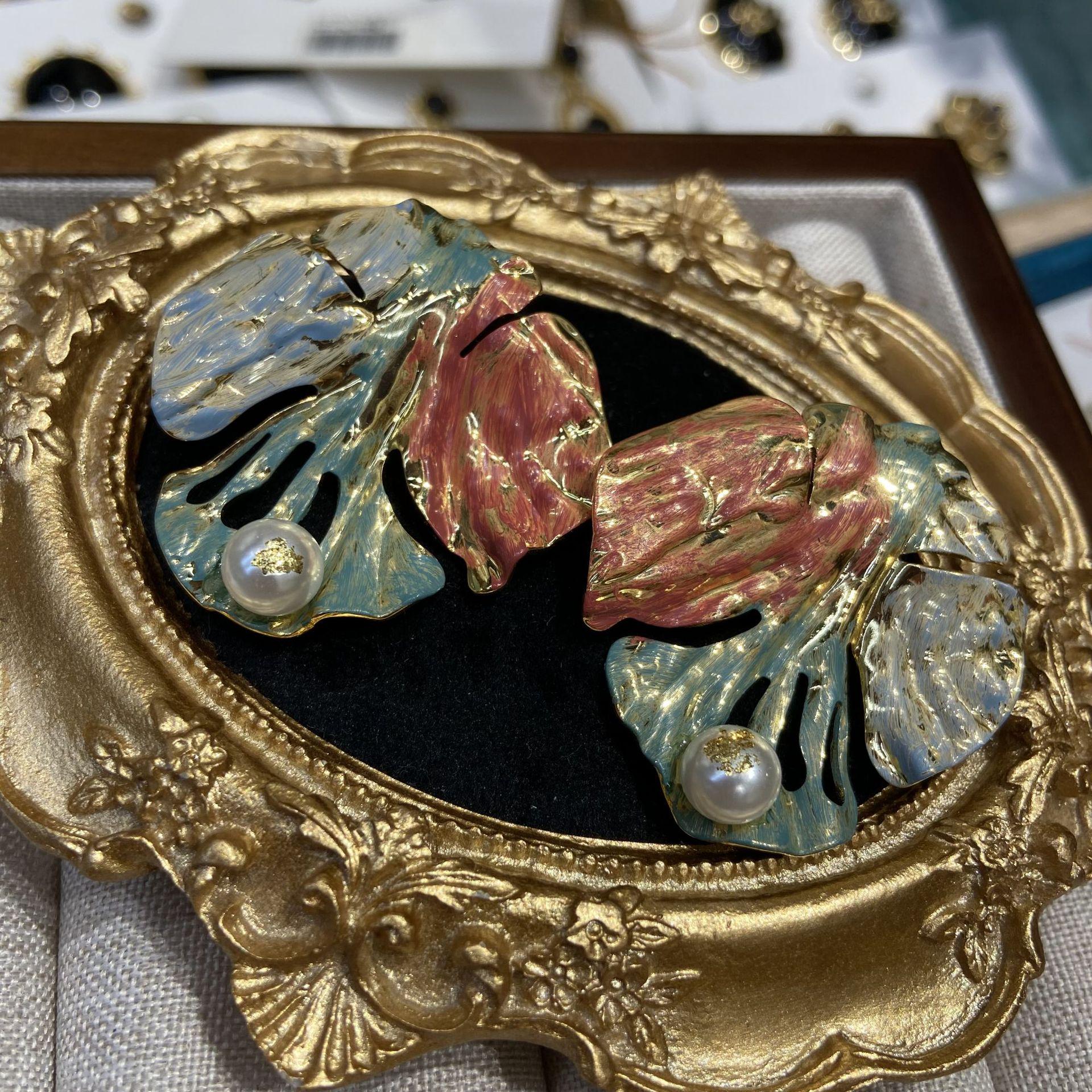 

B7-4 Красочные серьги в виде изношенных листьев