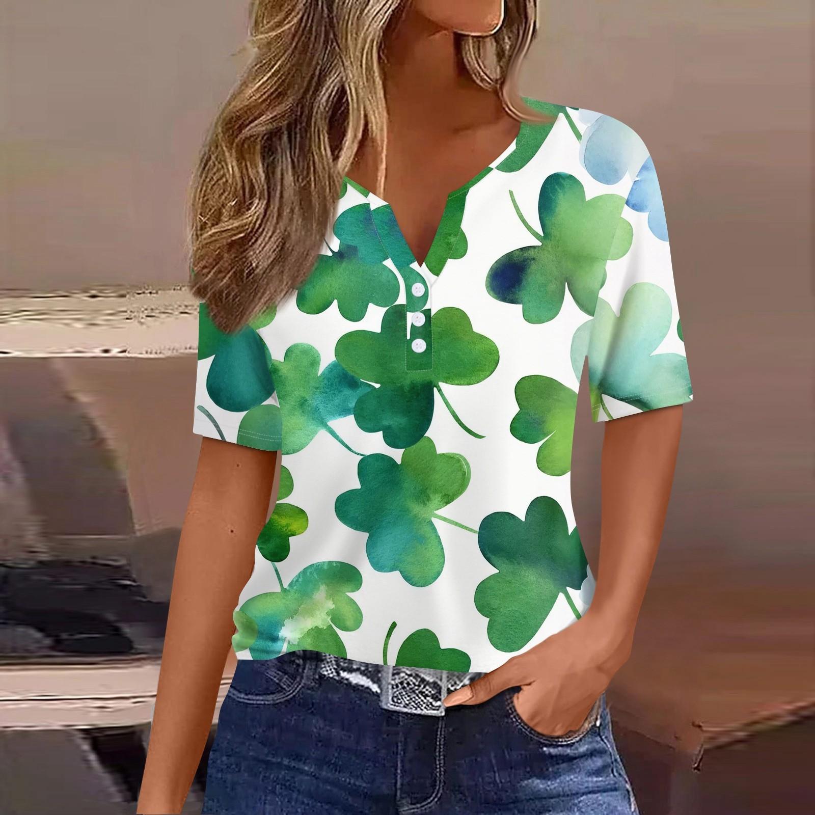 

Женская повседневная одежда St. Футболка с короткими рукавами и V-образным вырезом, декоративными пуговицами и принтом ко Дню Святого Патрика XXL