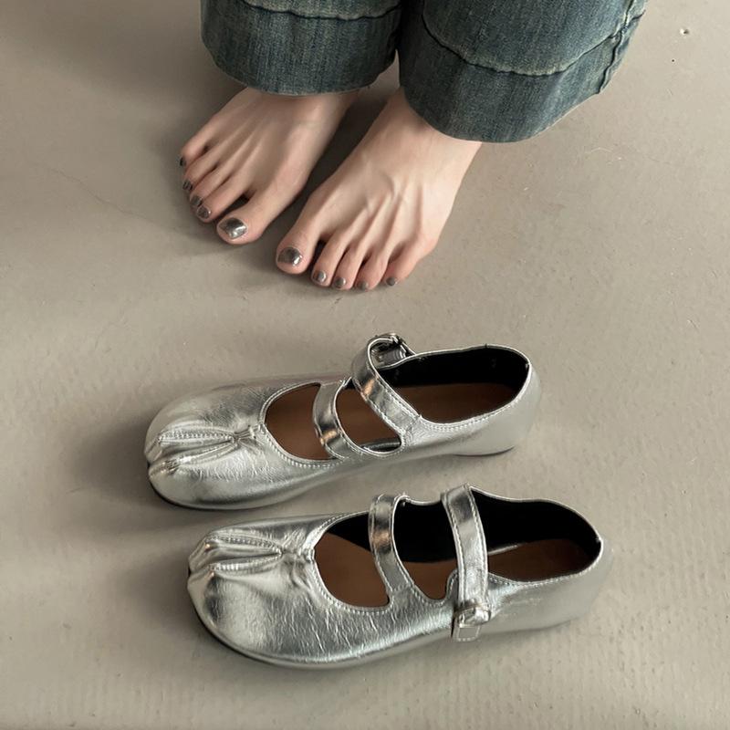 Retro French versatile women's Mary Jane shoes autumn and winter design sense one-word buckle belt shallow mouth single shoes small leather shoes