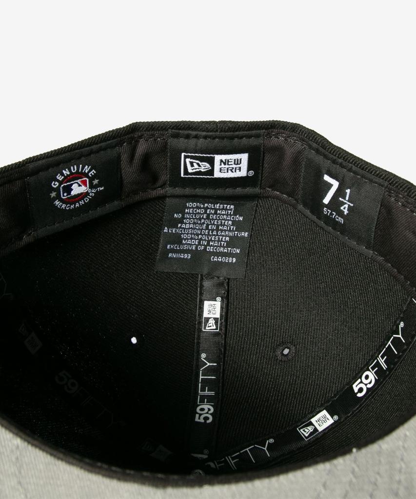 New Era 59FIFTY Black Black Size 7 & Cap, 5/8 (Used)