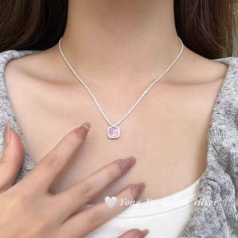 Elegant Pink Cubic Zirconia Pendant Necklace Silver Color Chain Exquisite Women Accessories Fashion Jewelry Party Birthday Gift