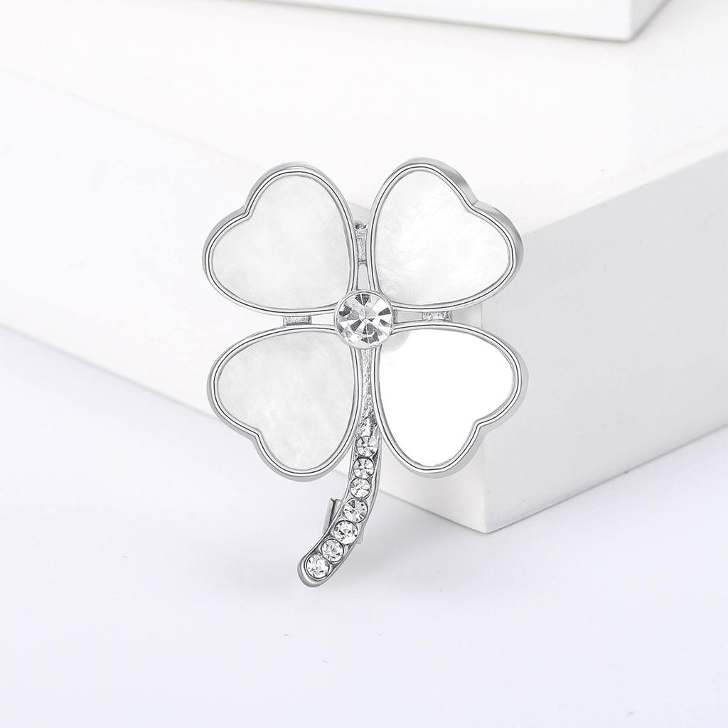 St. Patrick's Day Luxury Shell Four Leaf Clover Brooches for Women Plant Pins Keychain Event Party New Gifts Jewelry Accessories