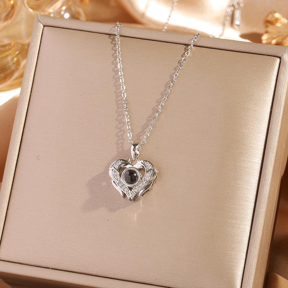 Four Leaf Clover Pendant Necklace For Women Fashionable Zircon Crystal Adjustable Chain Delicate And Versatile Jewelry