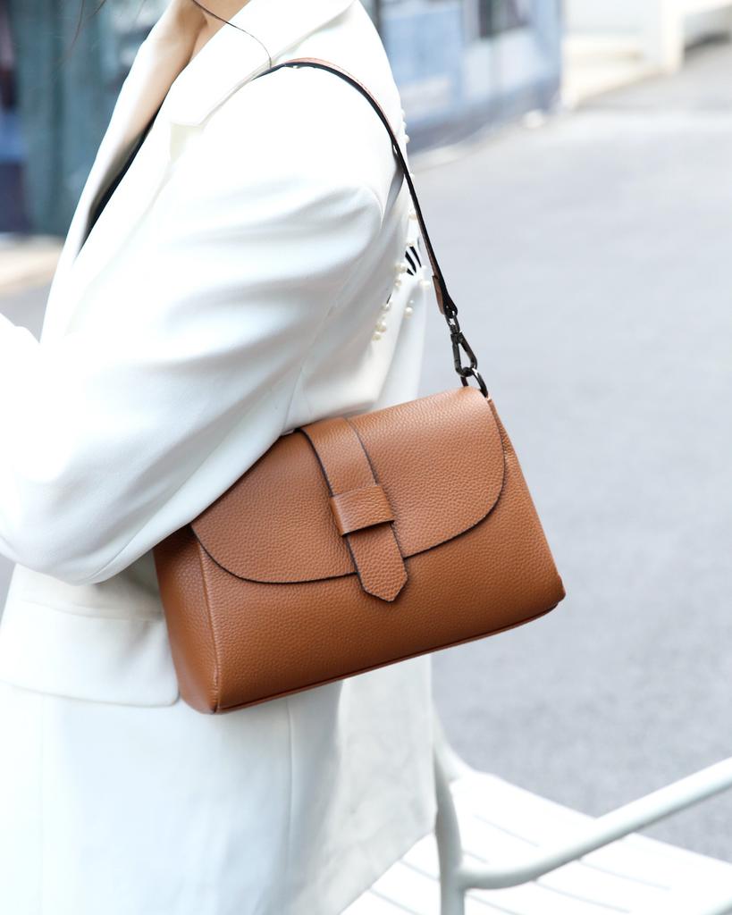 Genuine Leather Crossbody Bag for Women 2026 Lightweight Square Shoulder Bag Top Layer Cowhide Soft Underarm Bag for Mom
